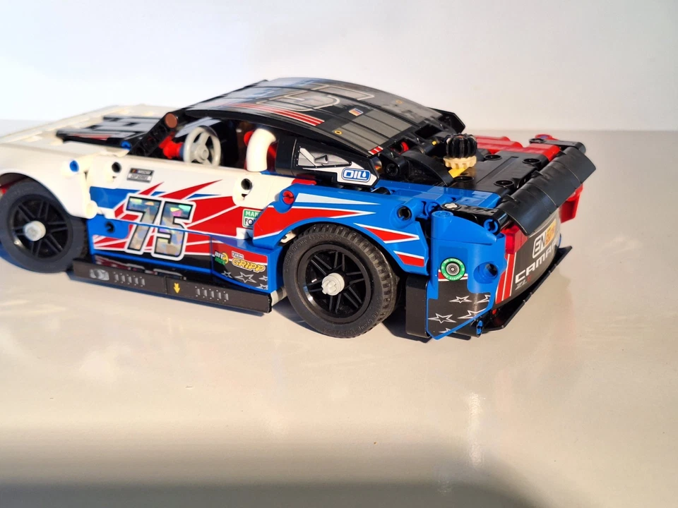 Lego Technic 42153 Nascar Camaro Nextgen 100% Complete. 672p. No Manual Or Box - Image 2 of 4