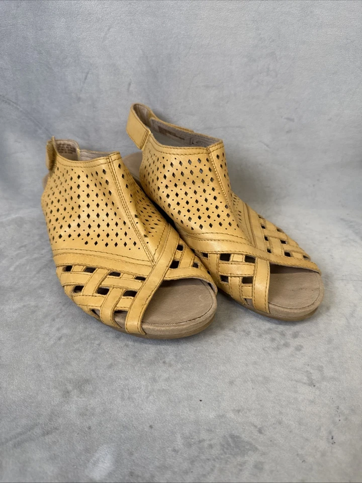 Sandalias de cuña Earth zapatos con honda trasera para mujer talla 11 W cuero amarillo ámbar corcho Foto 2 de 4