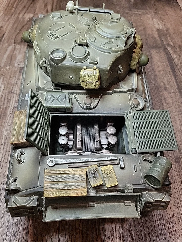 Blue Box Elite Force WWII U.S. Army M4A3 Sherman Tank 1:18 Scale Read - Image 4 of 4