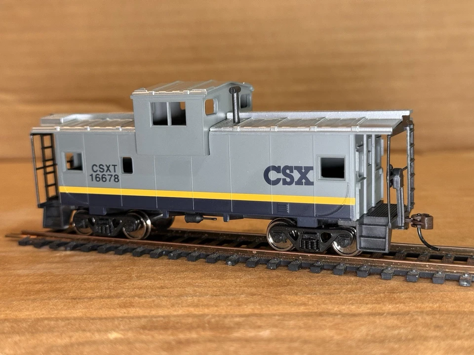 Walthers 931-1505 HO CSX Wide Vision Caboose #16678 - Ready To Run NEW NO BOX - Image 4 of 4