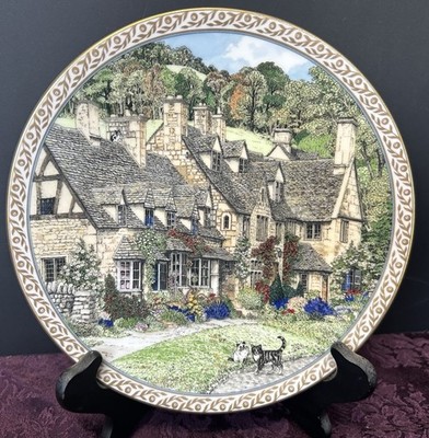 1991 Royal Worcester Villages #3 PLATE Sue Scullard Broadway Cats Thatched Roofs