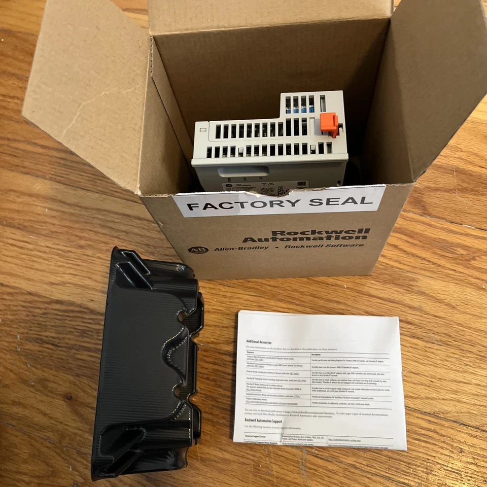 Adaptador compacto 5000 EtherNet/IP Allen-Bradley 5069-AENTR Foto 2 de 2