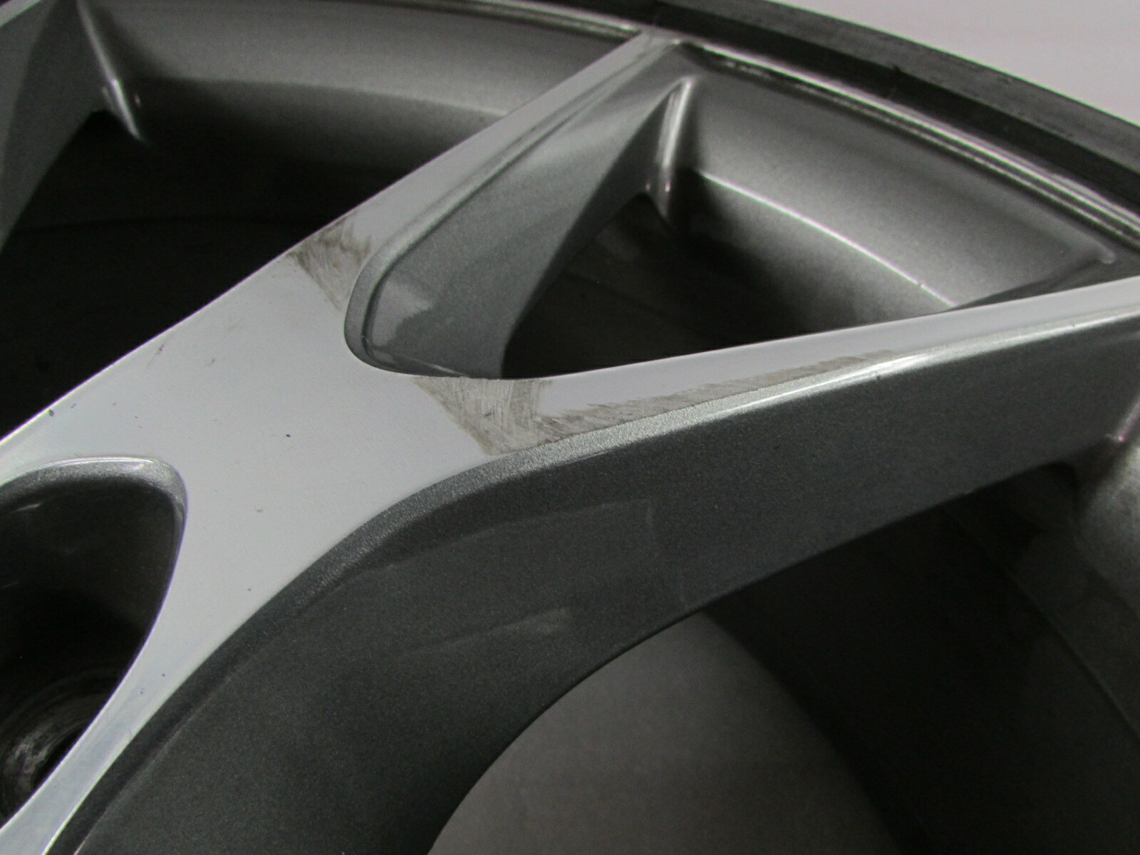 Ferrari California, Front Wheel, 20", Damaged, Used, P/N 242156