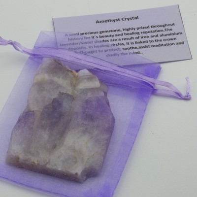 Amethyst Kristall Flieder Edelsteinscheibe 8 cm im Organza Geschenktüte + Karte + Ständer