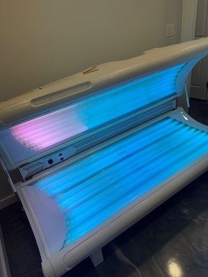 SUNMASTER tanning bed, used great shape !