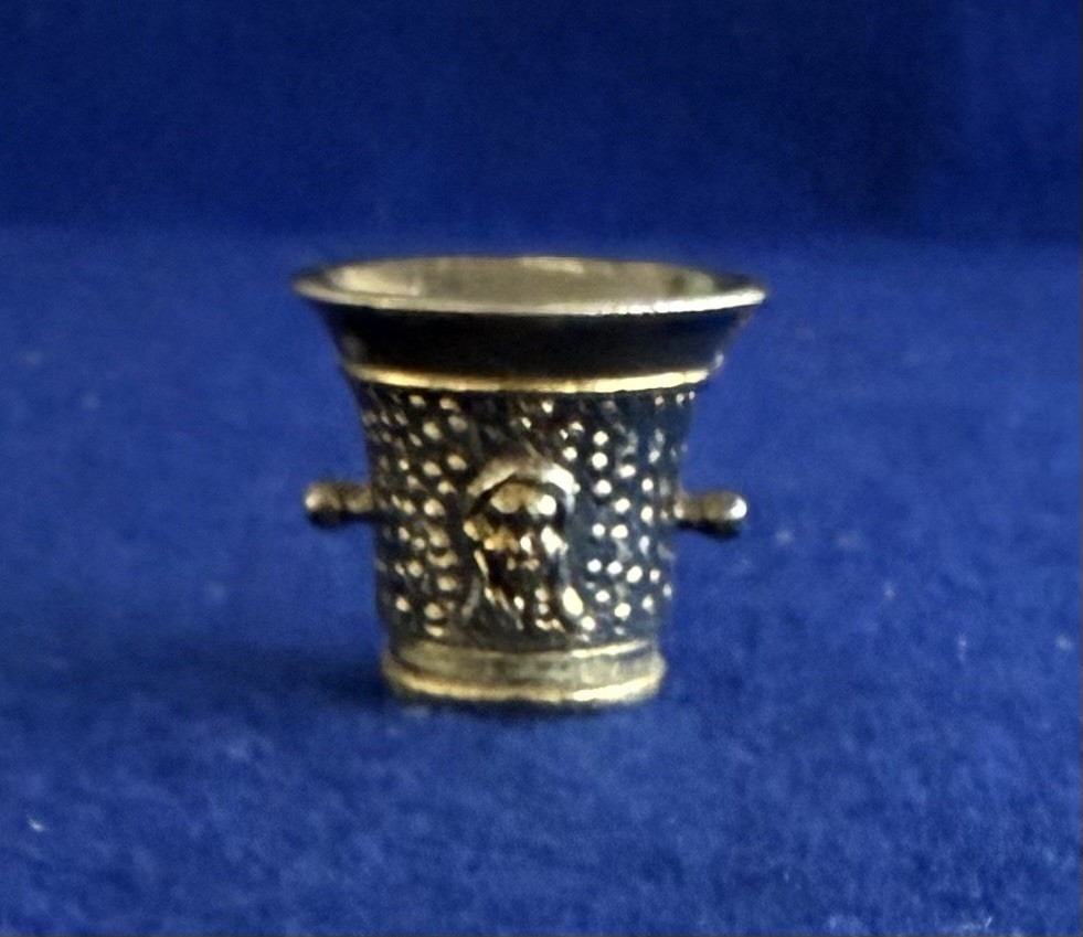 Picture 3 of 9