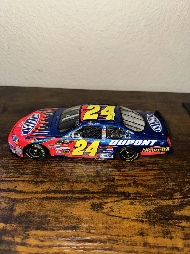 Action 1/24 Scale Jeff Gordon #24 DuPont 2007 Monte Carlo Limited Edition MiB - Image 4 of 4