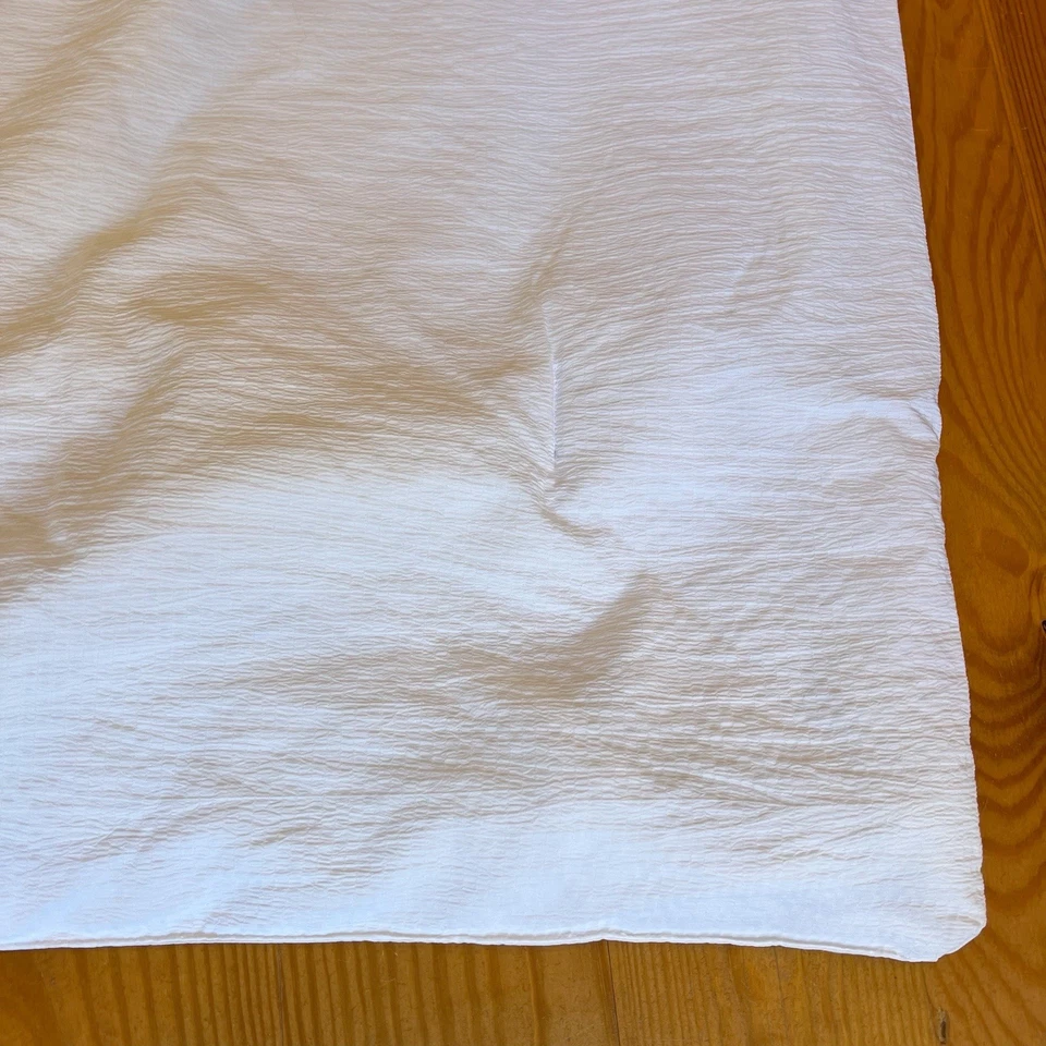 Room Essentials Comforter Twin XL White Reversible Woven Quilted Insulated Dorm - Image 2 of 4