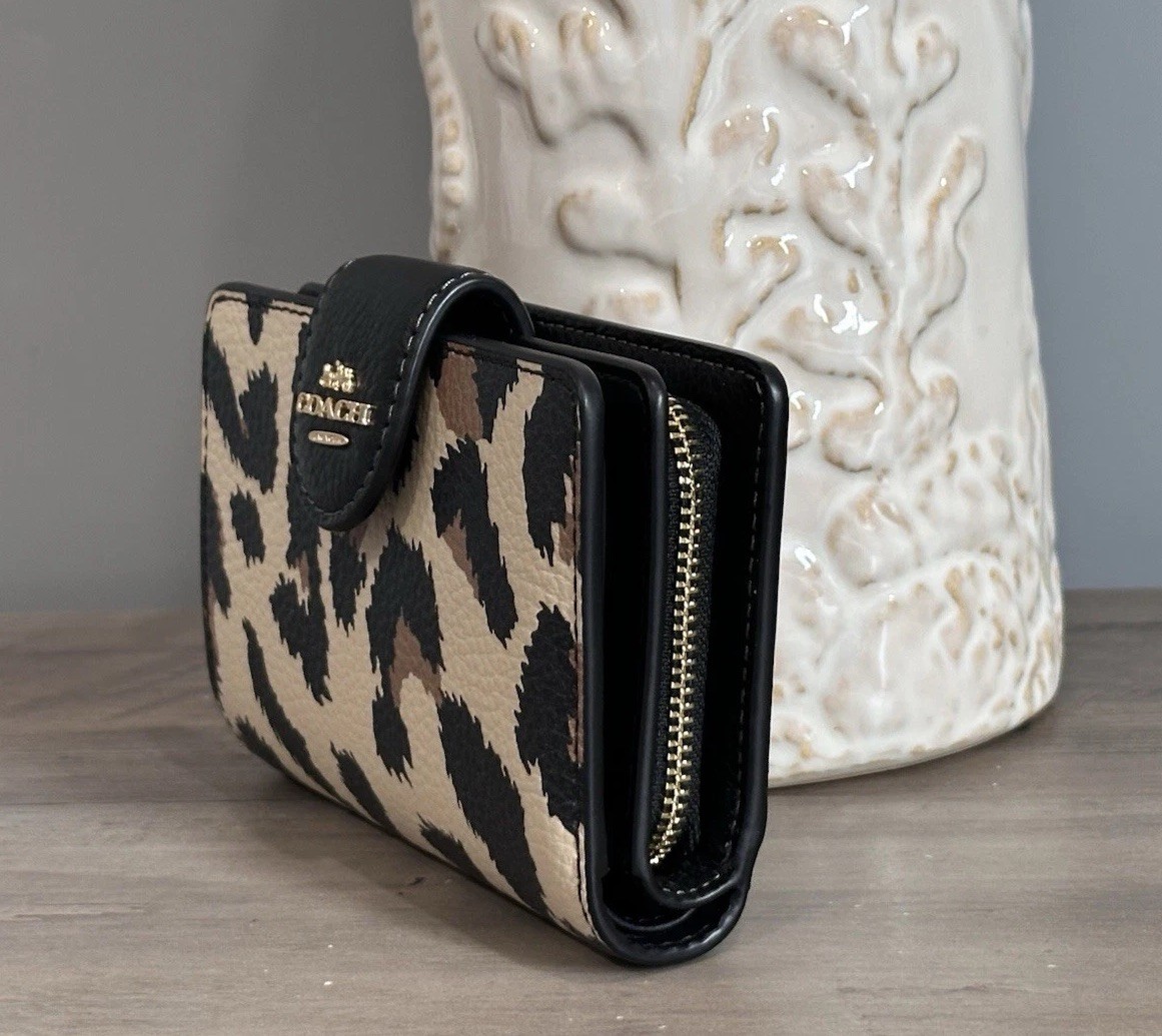 COACH CCL62 Medium Corner Zip Wallet New Leopard Print Refined