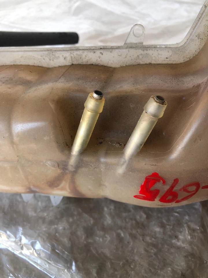 2001 OldsMobile Alero GL轿车冷却液回收瓶3.4 L 6缸 — 第 2/4 张图片