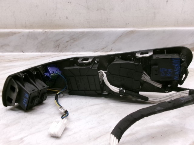 82593700 03 to 12 Maserati Quattroporte Right Front Seat Switch