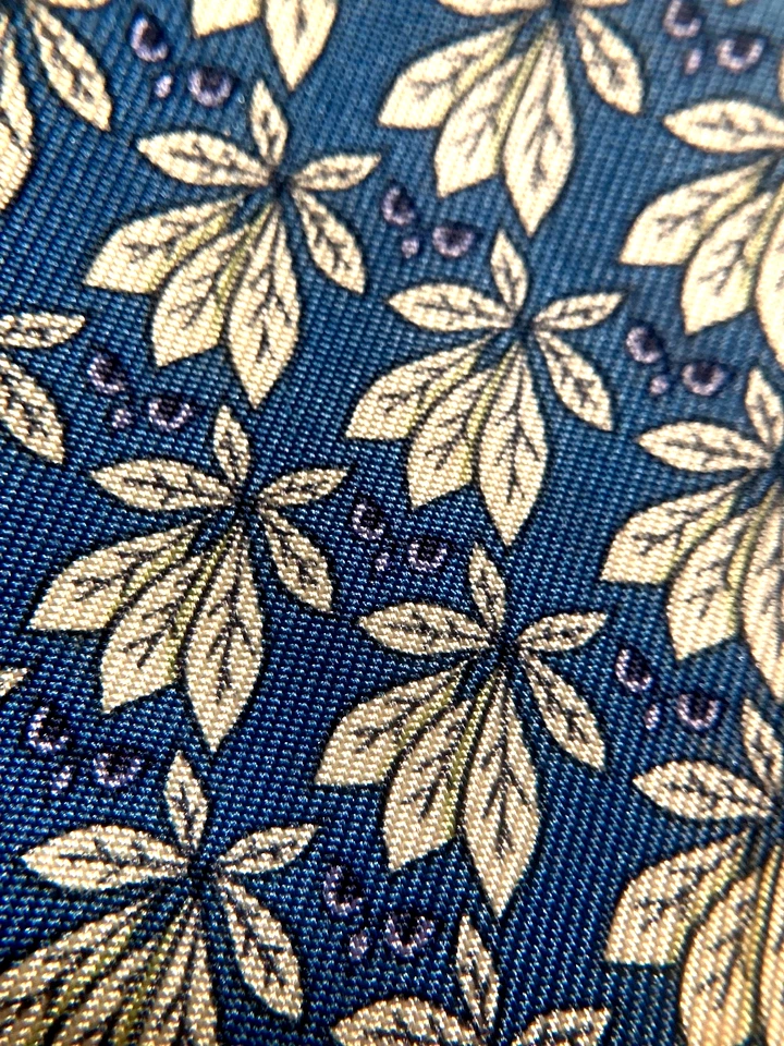 HERMES VINTAGE BÚHO EN ÁRBOLES DE CÁÑAMO CORBATA SABIDURÍA OJOS DE PÁJARO HOJA GAMA ALTA FRANCIA AZUL Foto 4 de 4