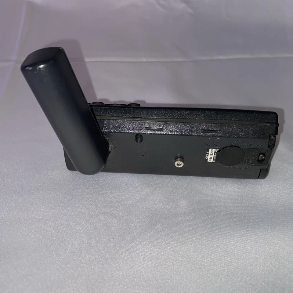 Garmin GPS V Personal Navigator Damaged Batt Door Working for Parts or Repair - Image 4 of 4