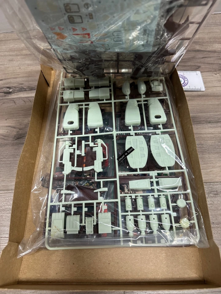 Kit Modelo Revell Robotech Defenders 1984 De Colección Condar Escala 1:72 NUEVO Caja Abierta Foto 3 de 3