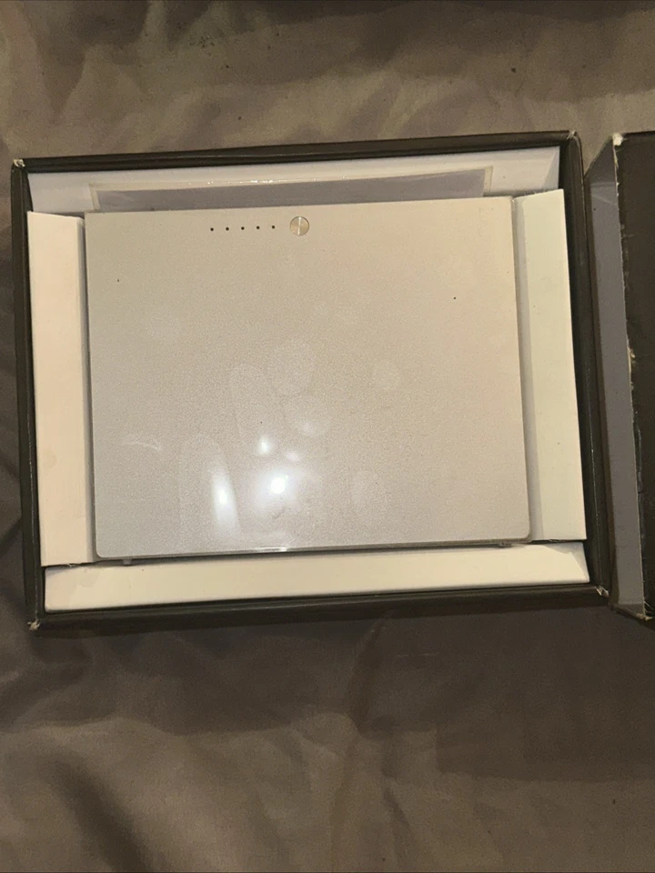 MacBook Pro 15-inch Rechargeable Battery MA348LL/A - Image 2 of 3