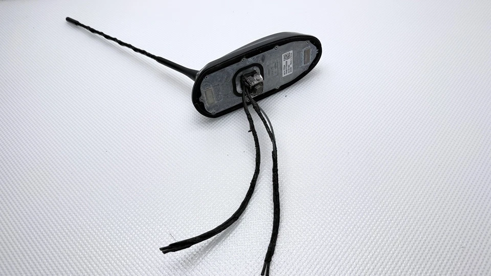 Chevrolet Trailblazer 2021-2025 techo trasero aleta de tiburón módulo antena 42747534 OEM Foto 3 de 4