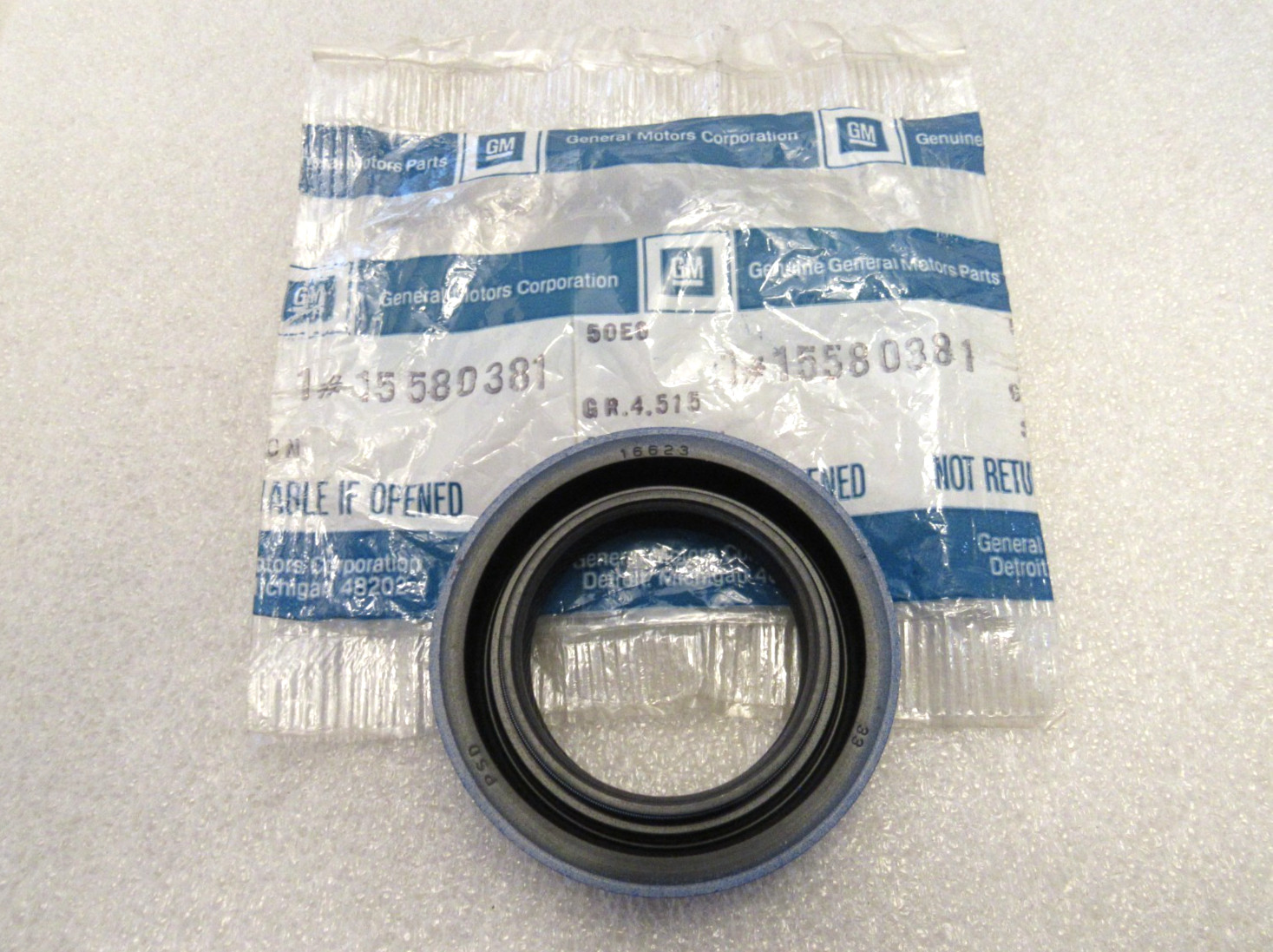 NOS 1981-00 Chevy GMC K 123 1500 4X4 Transfer Case Front Output Seal GM 15580381