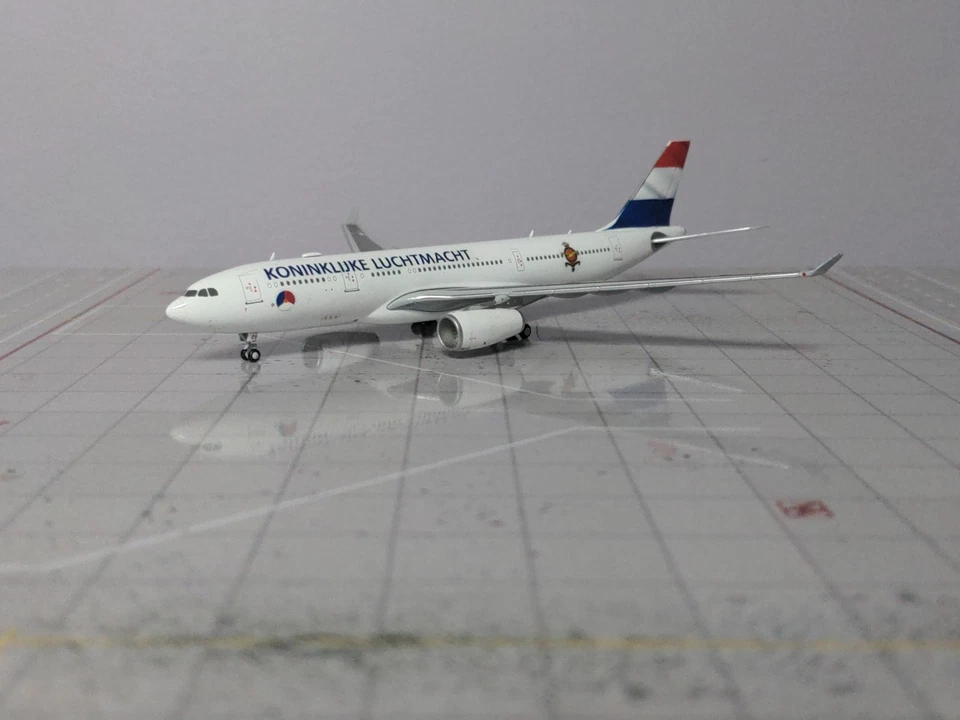 1:400 JC CUSTOM NETHERLANDS AIR FORCE A330-200 - Image 2 of 4