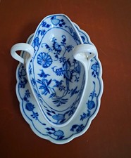 Sauciere-Set mit Unterteller, Porzellan Blau-Wei&szlig; gebl&uuml;mt, oval, 2-tlg.