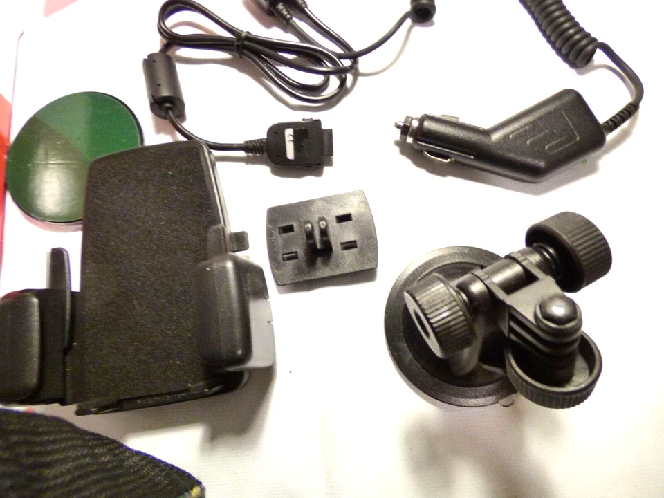 TOMTOM Windscreen Mount Holder XDA Siemens SX56 Qtek 2020 1010 Car Charger - Image 2 of 4