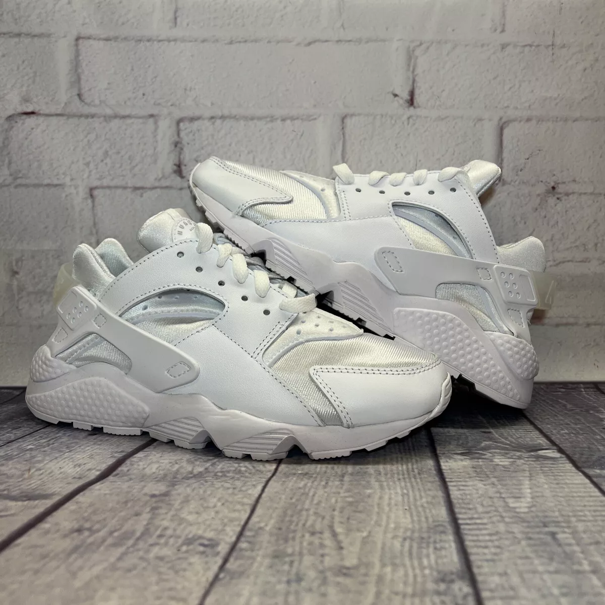 Nike Air Huarache Triple White Grey DR5726-001 Women’s Size 7 NEW