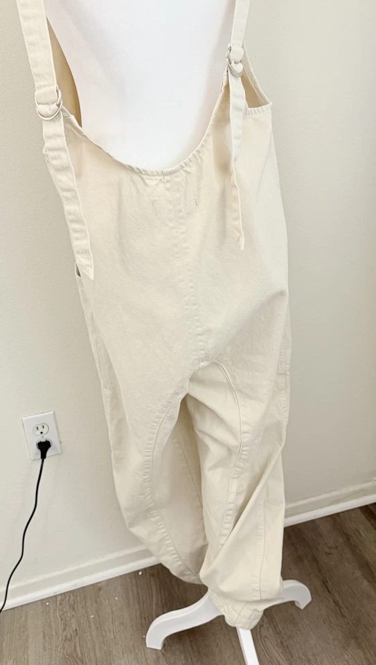 Macacão Free People High Roller S We The Free alças ajustáveis denim marfim - Imagem 3 de 4