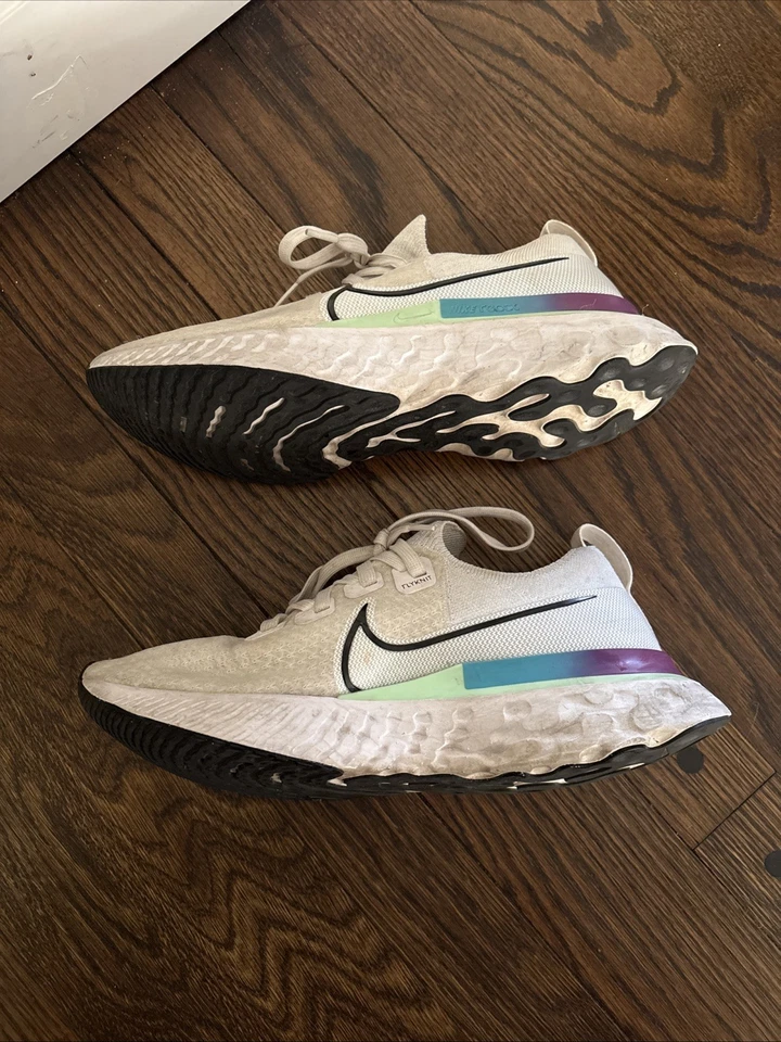 Zapatos para correr Nike Infinity React Flyknit para mujer talla 9 Foto 3 de 4