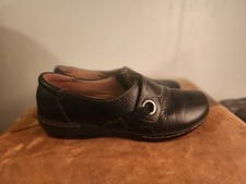 Clarks Collection Womens sz 8 Black Leather Slip On Loafers Shoes 38