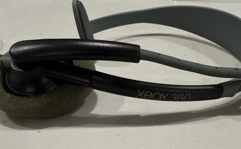 MICROSOFT XBOX 360 OFFICIAL WIRED CHAT HEADSET W/ BOOM MIC GREY - Image 2 of 2