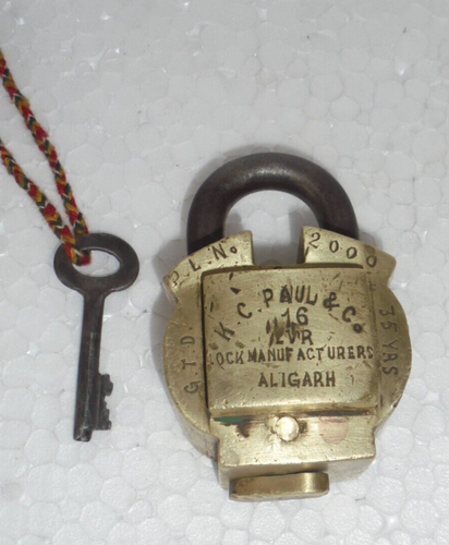Vieux Laiton Artisanal Forme Coeur Solide Boite, de Collection