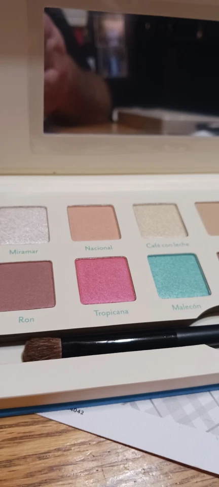 Paleta de sombras de ojos cargo HAVANA Nights: sombras 12 x 0,03 OZ, cepillo de doble extremo Foto 2 de 4