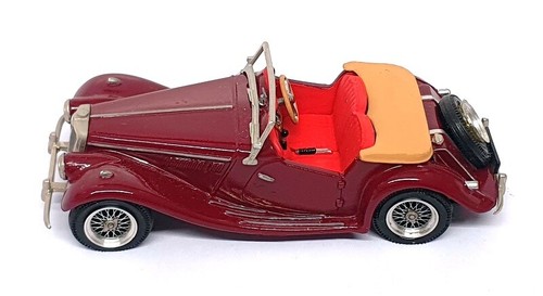 Top Marques 1/43 Scale AC46 - 1954 MG TF Open - Red - Picture 4 of 5