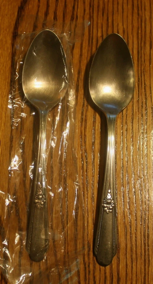2-5 PIECE SET WM ROGERS IS MEMORY HIAWATHA SILVER PLATED DINNER FLATWARE - Image 4 of 4