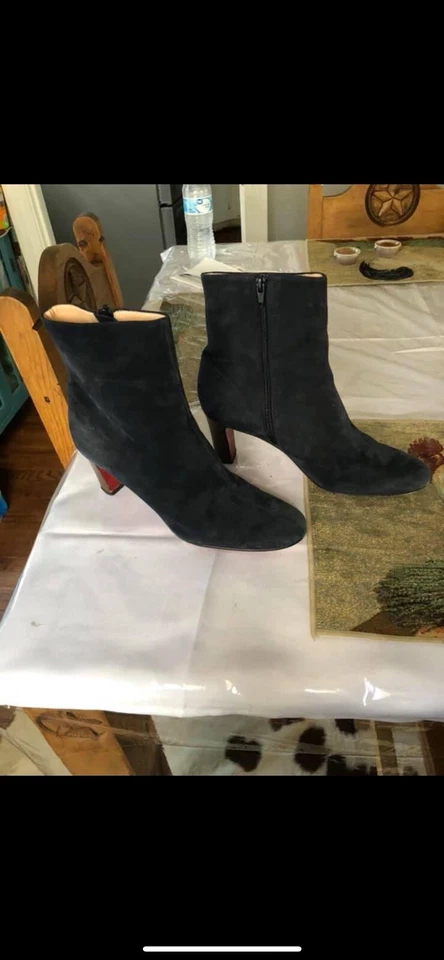 ￼ Christian Louboutin Velvet  💯 Authentic Boots Size E.U And U.S 9 1/2 . ￼￼ - Image 3 of 4