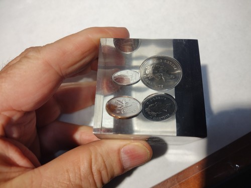 CANADIAN COIN PAPER WEIGHT 1990 - Picture 2 of 13