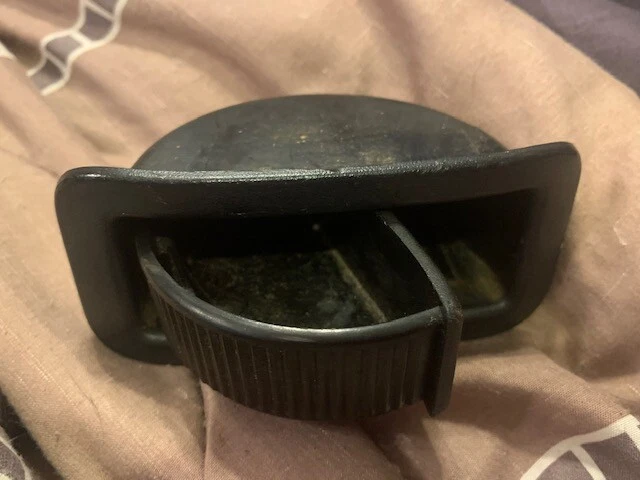 Cinzeiro traseiro 1997 Saturn SL2 PRETO ~ B-42 - Imagem 2 de 3