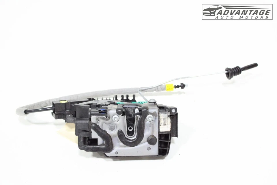 Mercedes-Benz E300 W213 2017-2019 actuador de cierre de puerta trasera derecha OEM Foto 3 de 4