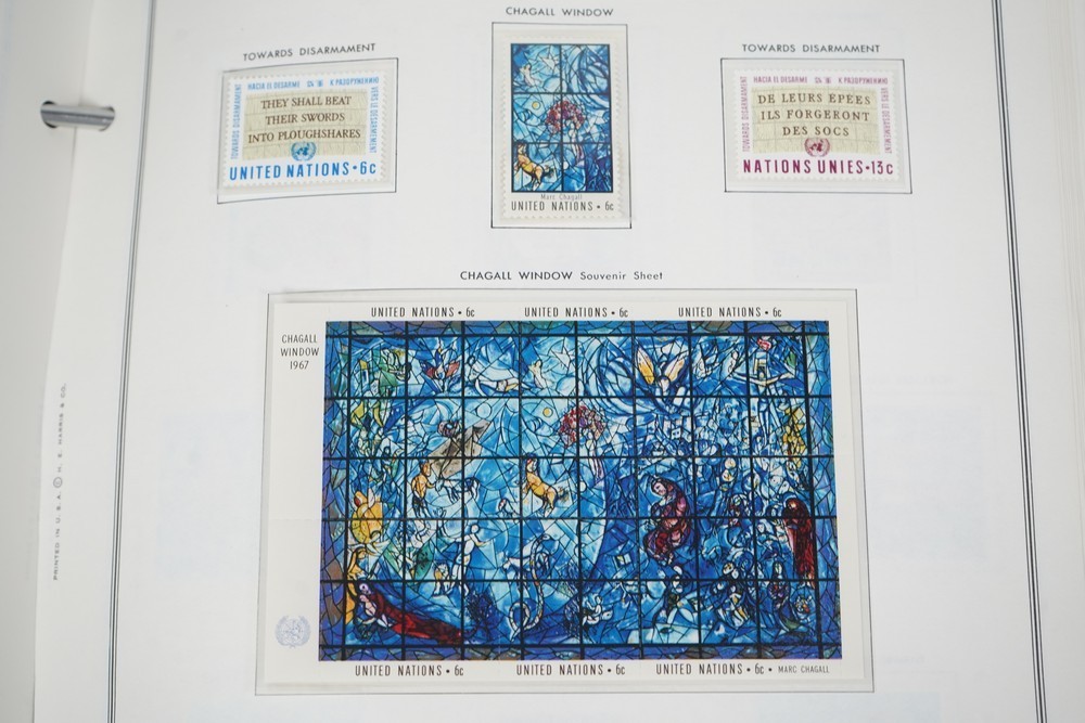 UN 1950s-1990s COLLECTION OF OVER 500 STAMPS ALL MINT STORED IN HARRIS ALBUM