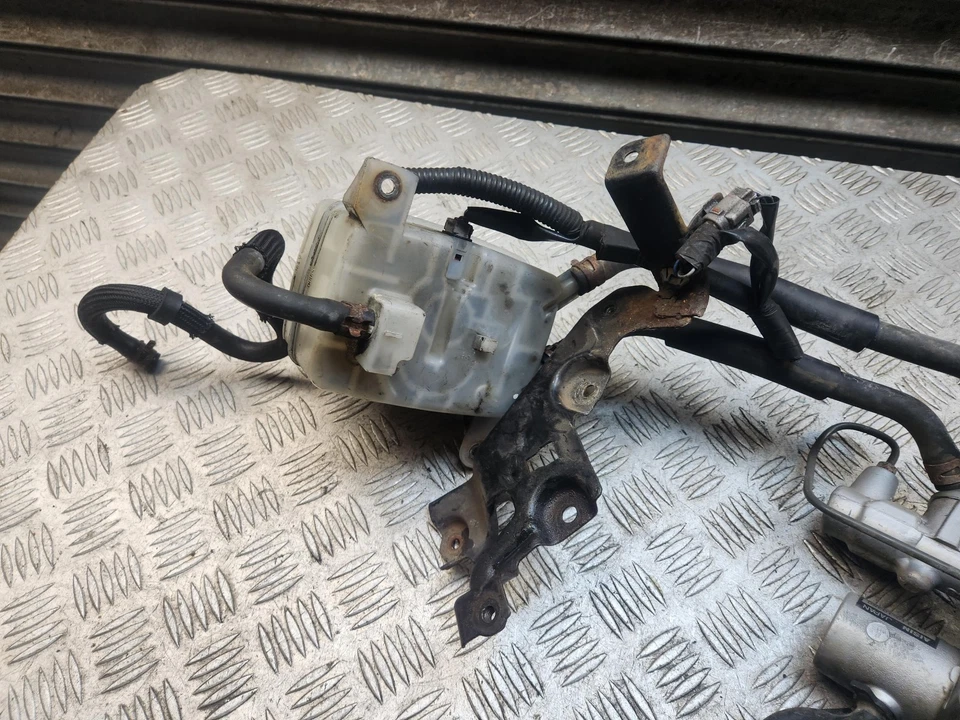 LEXUS RX400H BRAKE MASTER CYLINDER & EXPANSION TANK 138110-10380 MK2 2004 - 2009 - Image 4 of 4