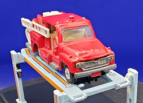 Vintage Tomica #68 1975 ISUZU Fire Engine - Picture 4 of 6