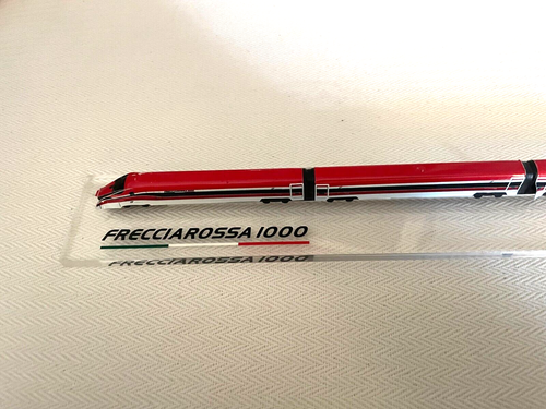OFFICIAL 1000 RED ARROW TIN MODEL - PERSPEX BASE - Picture 2 of 5