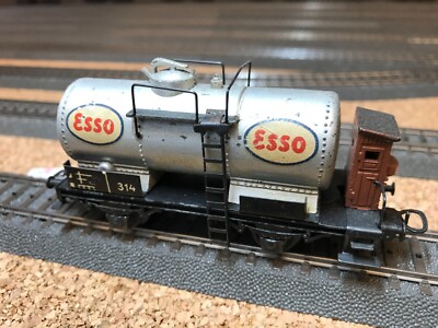 Märklin 314 E (Esso)Kesselwagen mit Bremserhaus, 2 Achsen, Guß, silber, 1952/54
