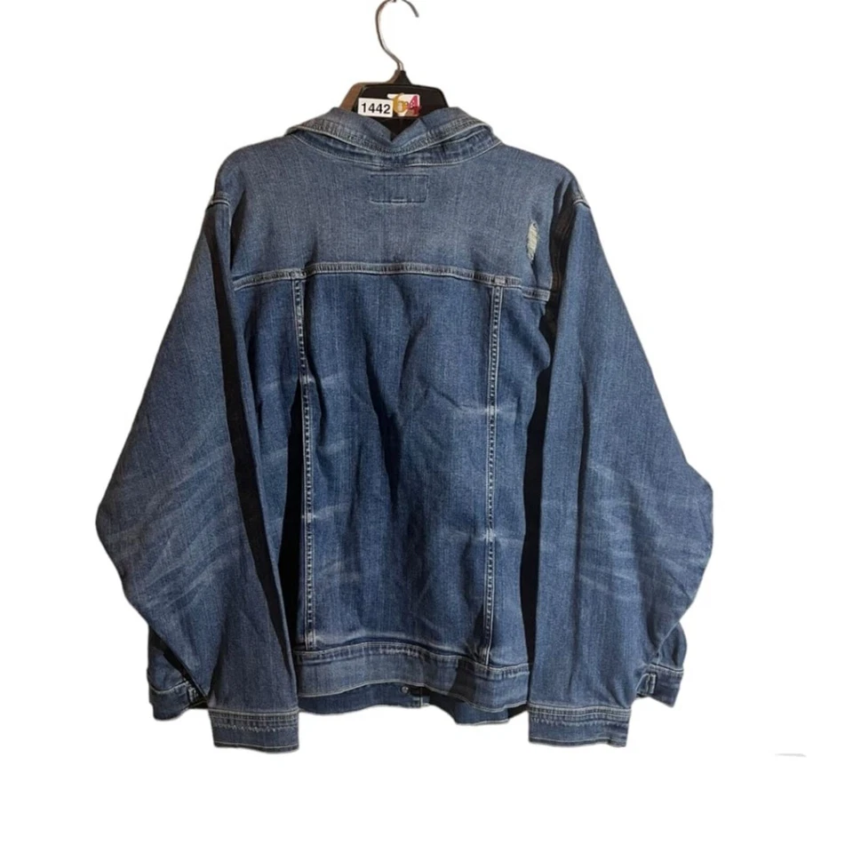 Chaqueta de camionero de mezclilla desgastada Torrid para mujer lavado medio talla 6X (4x 30 ptp) Foto 2 de 4