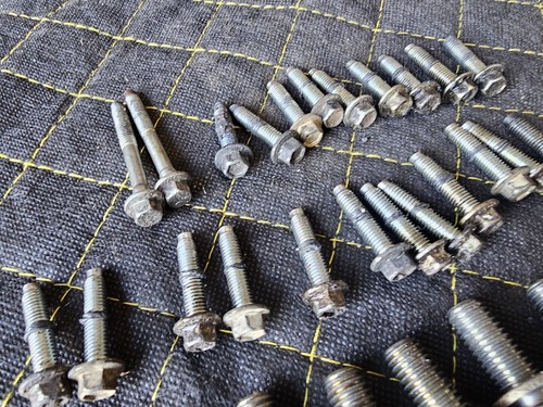FORD FG FALCON SUMP BOLT SET 2008-2014 OIL SUMP BOLTS 6CYL 4.0L minus plug - Picture 9 of 11