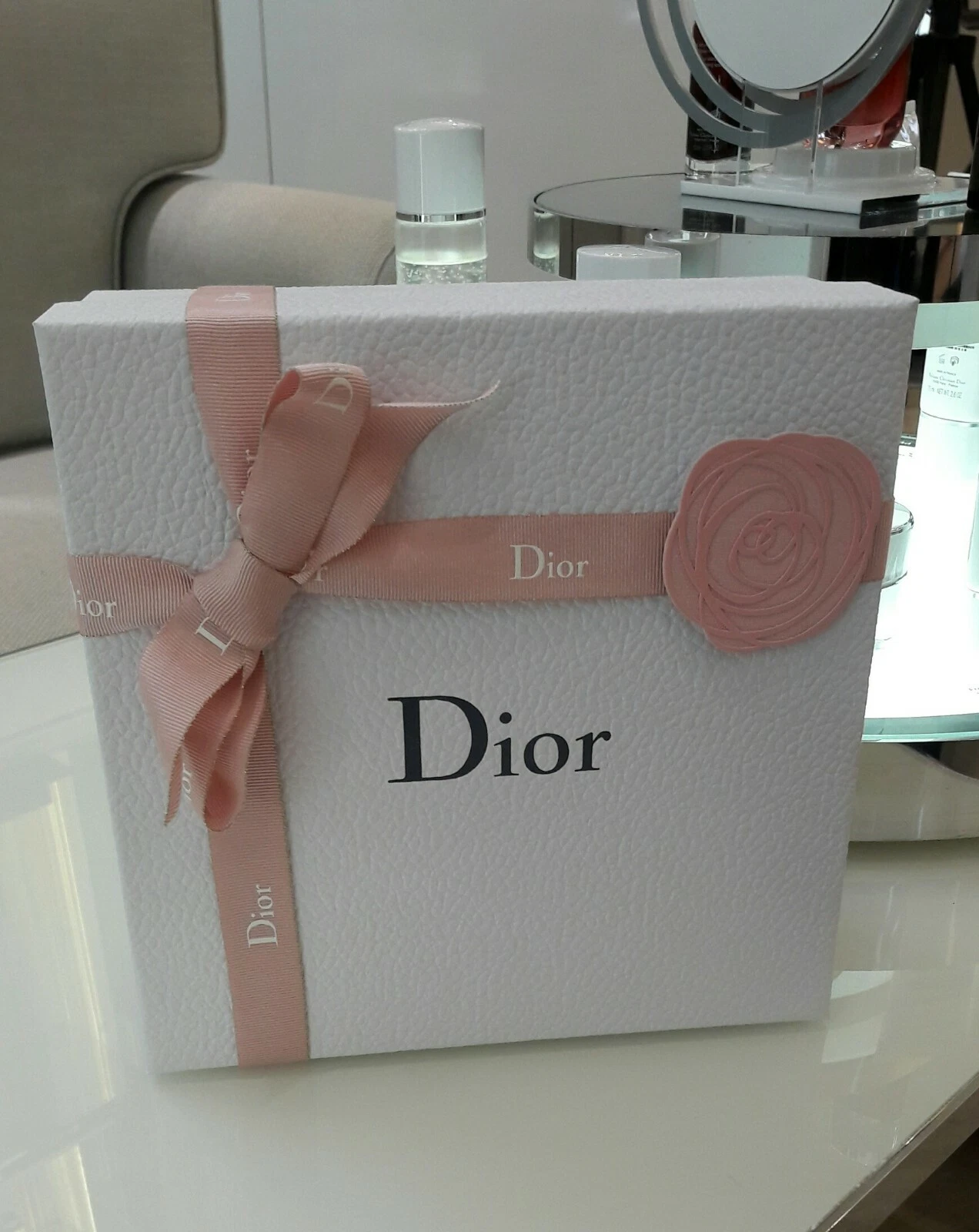 Cravate nœud DIOR Camellia blanche fine grande boîte cadeau grande étui à maquillage 20,5 x 20,5 x 8 cm