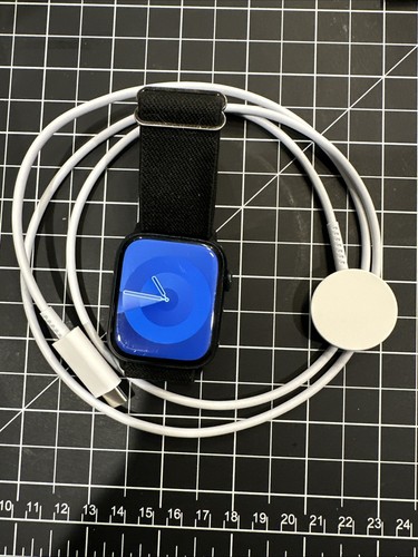 Apple iWatch Series 7 45mm Smartwatch - Photo 8 sur 8