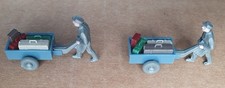 Wiking 2x Zubeh&ouml;r 1211 Figur mit Handwagen Handwagenfahrer Koffer H0 1:87