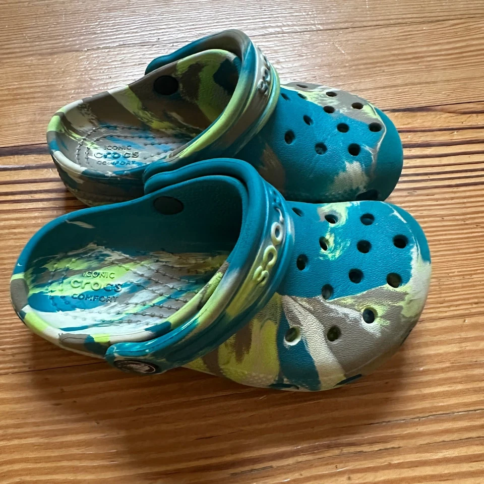 CROCS green blue classic slip on clogs SIZE 9 - Image 4 of 4