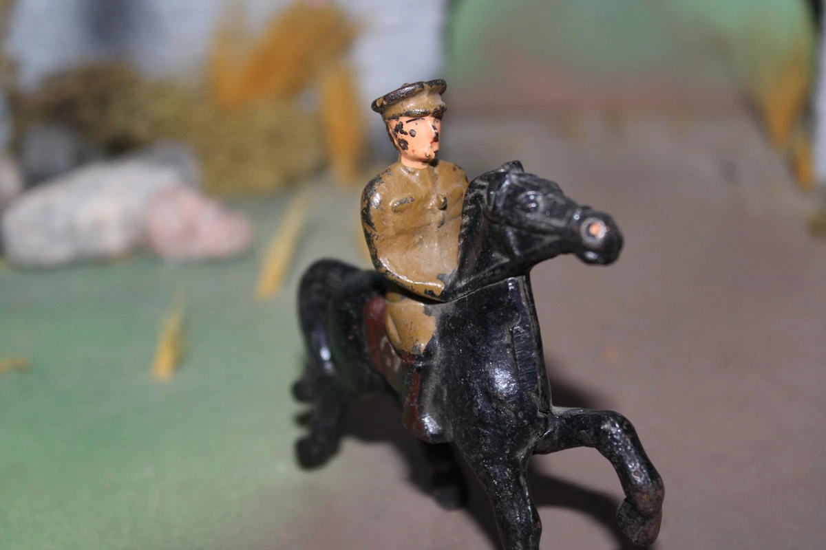 GREY IRON CAST TOY SOLDIER OFFICER ON HORSE FIGURE -1930