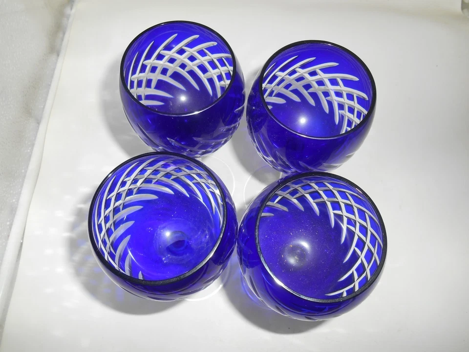 Deslumbrante conjunto de 4 cristal boêmio azul corte para limpar 10 oz. Jarretes para vinho - Imagem 2 de 4